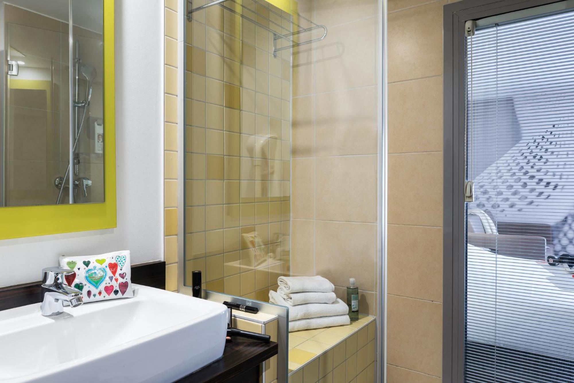 Standard Double Room,680220630:JPEG